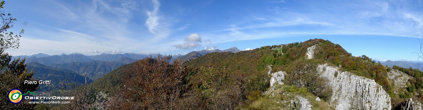 29 Sulla cresta di vetta della Cornagera con vista in Poieto, Alben e Val Serina .jpg